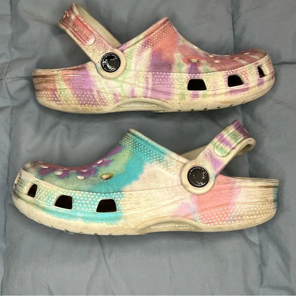 Pre-worn Girls Crocs Size 1 Tye-dye - Picture 6 of 9